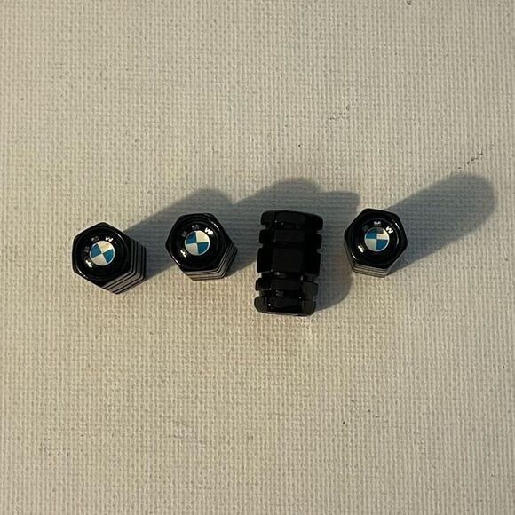 BMW Logo valve Stem caps in Black set of 4 NWT - Picture 2 of 4